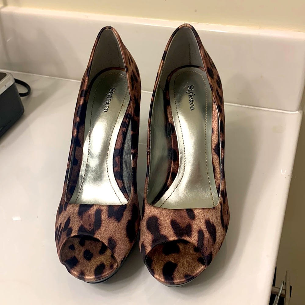 Style & Co Leopard Pump Heels - 5.5
